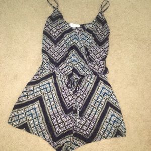 Evereve Other - Evereve, blue patterned. Crew neck romper Evereve Other - Evereve, blue patterned. Crew neck romper